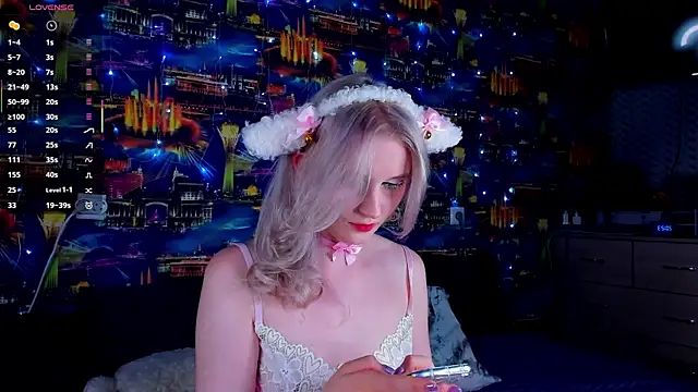 Snapshot of SweeteRose_Royce chatting on September 2025 04:22:02 PM SweeteRose Royce online show from September 2025 04:22:02 PM