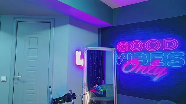 AriaVoss online show from January 2025 08:37:02 PM