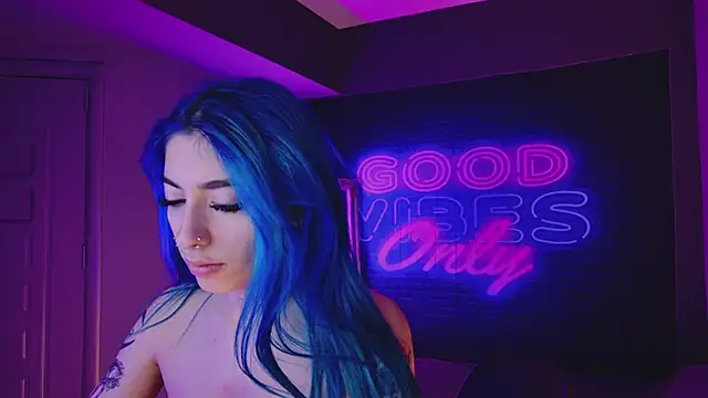 AriaVoss online show from February 2025 08:18:01 PM