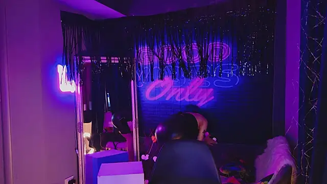 AriaVoss online show from February 2025 08:24:01 PM