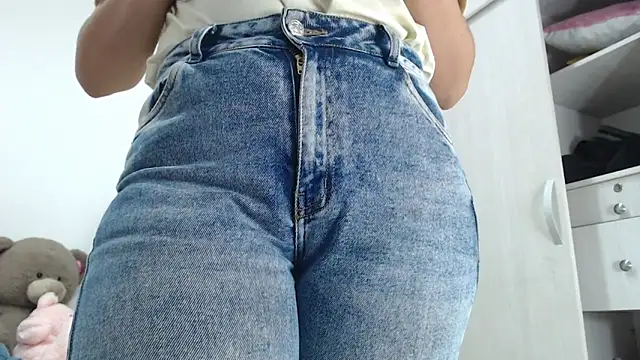 Amelia Debora Antonella online show from October 2025 12:59:01 PM