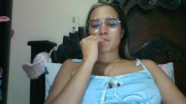 trianabell online show from February 2025 02:23:02 AM