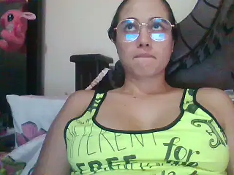 trianabell online show from March 2025 07:43:02 PM