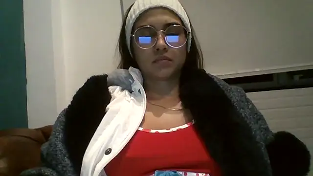 trianabell online show from December 2025 01:32:01 AM