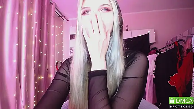 JustMeowGirl online show from May 2026 06:00:02 AM