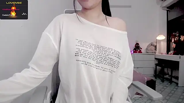 Snapshot of _OMO_ chatting on March 2025 05:49:02 PM  OMO  online show from March 2025 05:49:02 PM