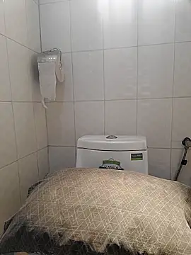 julietunderwoood online show from October 2025 11:22:01 AM