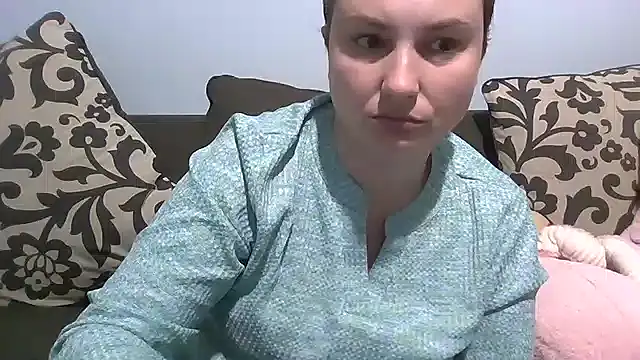 Snapshot of MilfyMrsRobinson chatting on February 2026 12:10:02 PM MilfyMrsRobinson online show from February 2026 12:10:02 PM