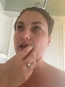 Snapshot of MilfyMrsRobinson chatting on February 2026 01:47:01 PM MilfyMrsRobinson online show from February 2026 01:47:01 PM