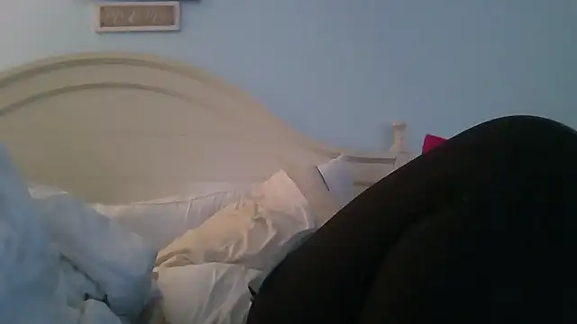 Snapshot of MilfyMrsRobinson chatting on February 2026 12:20:01 PM MilfyMrsRobinson online show from February 2026 12:20:01 PM