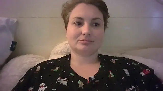 Snapshot of MilfyMrsRobinson chatting on February 2026 01:44:02 PM MilfyMrsRobinson online show from February 2026 01:44:02 PM