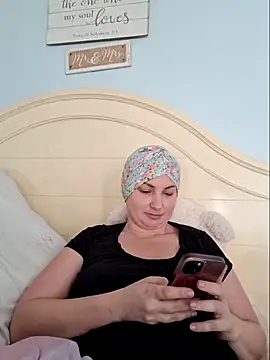 Snapshot of MilfyMrsRobinson chatting on February 2026 01:20:01 PM MilfyMrsRobinson online show from February 2026 01:20:01 PM