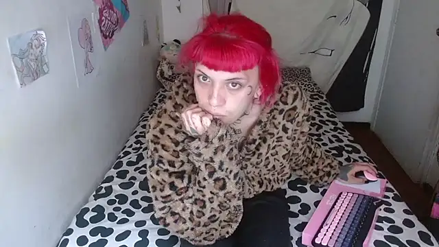Snapshot of charlotbelucci_ chatting on June 2026 11:47:02 AM charlotbelucci online show from June 2026 11:47:02 AM