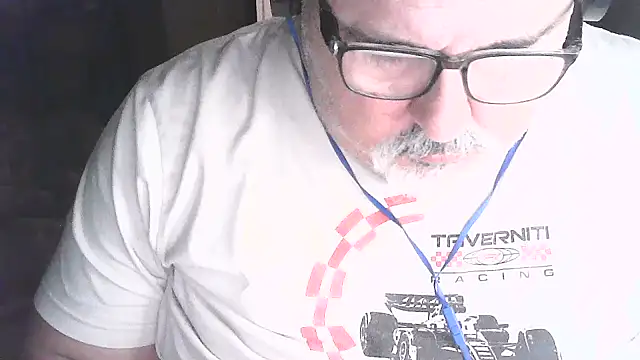 Snapshot of cashot58 chatting on May 2026 04:40:01 AM cashot58 online show from May 2026 04:40:01 AM