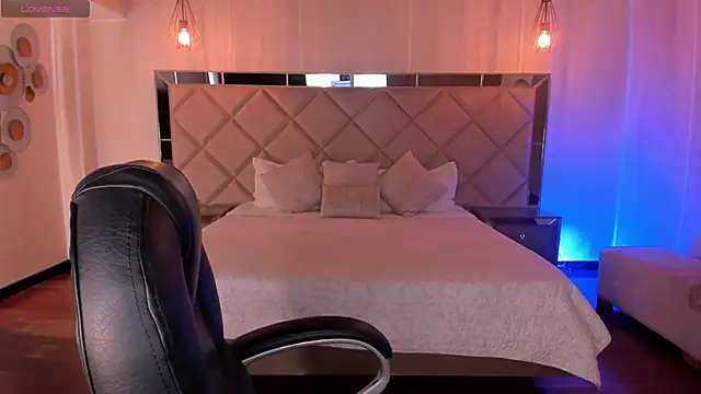 HannaConnor  online show from November 2025 08:22:02 PM