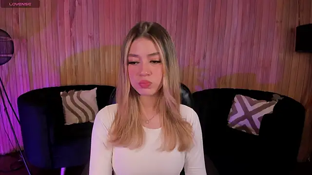 ViolettHansson online show from January 2026 06:32:02 PM