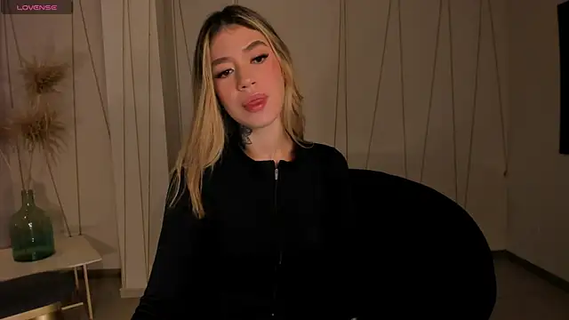 ViolettHansson online show from January 2026 11:35:01 AM