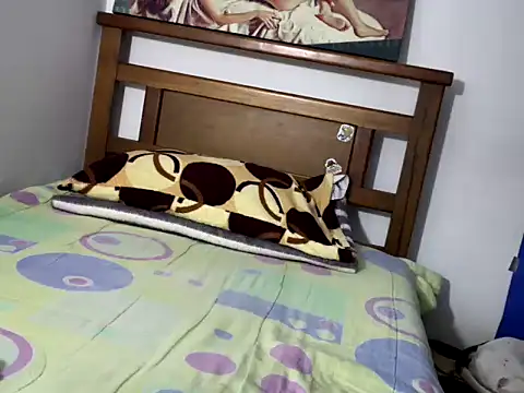 hideonbush051 online show from December 2025 04:34:02 PM