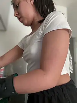 Salome golvert online show from April 2026 08:01:02 PM