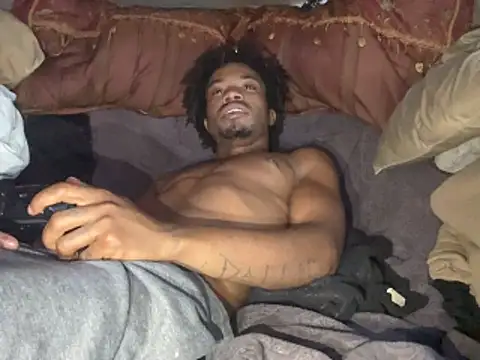 Snapshot of SlimeCrownzOut5 chatting on February 2026 06:40:02 PM SlimeCrownzOut5 online show from February 2026 06:40:02 PM