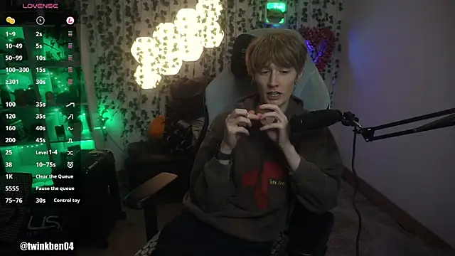 twinkben online show from October 2025 07:55:02 PM