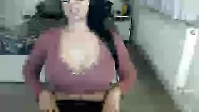 KimBeee online show from January 2025 12:37:02 PM