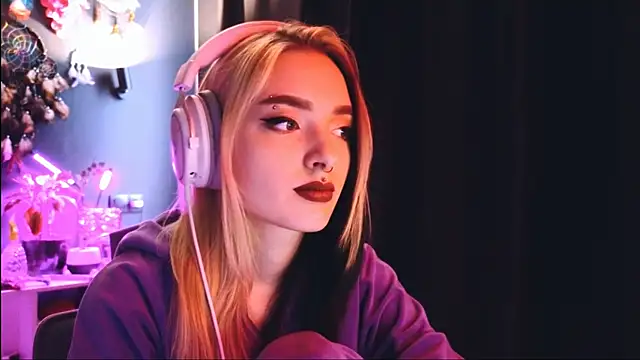 Snapshot of Avi_Nile chatting on December 2024 03:04:01 AM Avi Nile online show from December 2024 03:04:01 AM