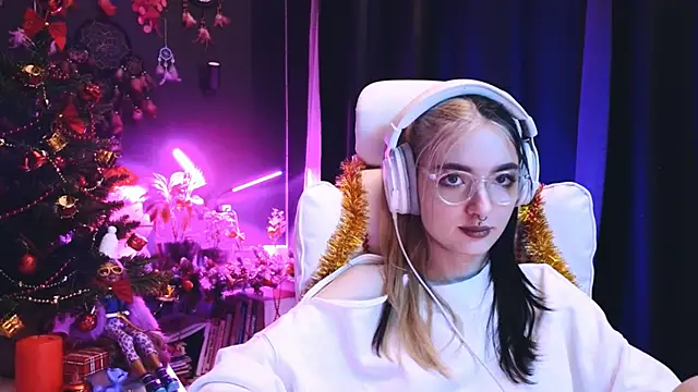 Snapshot of Avi_Nile chatting on December 2024 01:05:01 AM Avi Nile online show from December 2024 01:05:01 AM