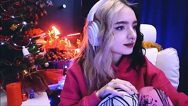 Snapshot of Avi_Nile chatting on December 2024 02:43:02 AM Avi Nile online show from December 2024 02:43:02 AM