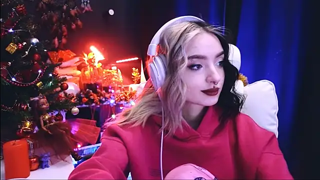 Snapshot of Avi_Nile chatting on December 2024 02:35:02 AM Avi Nile online show from December 2024 02:35:02 AM