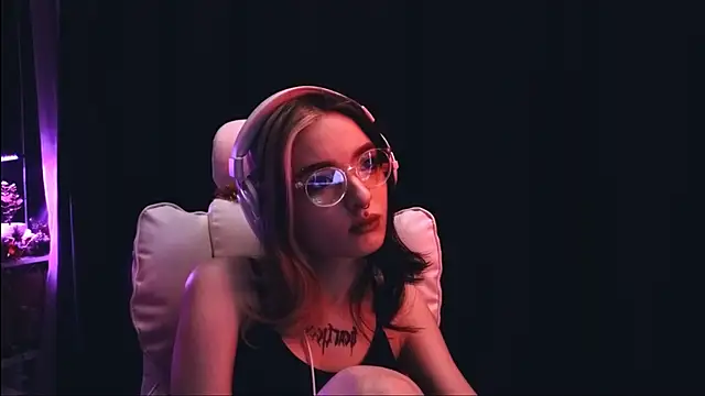 Snapshot of Avi_Nile chatting on December 2024 11:10:02 PM Avi Nile online show from December 2024 11:10:02 PM