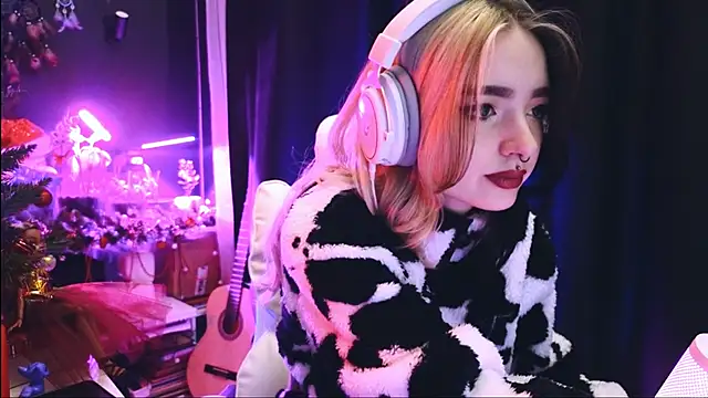 Snapshot of Avi_Nile chatting on January 2025 01:47:01 AM Avi Nile online show from January 2025 01:47:01 AM