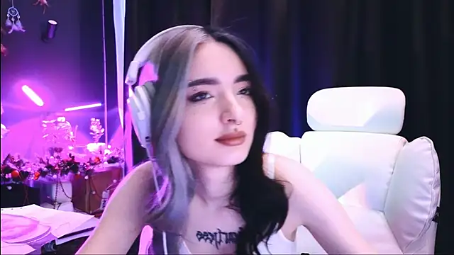 Snapshot of Avi_Nile chatting on January 2025 02:22:01 AM Avi Nile online show from January 2025 02:22:01 AM