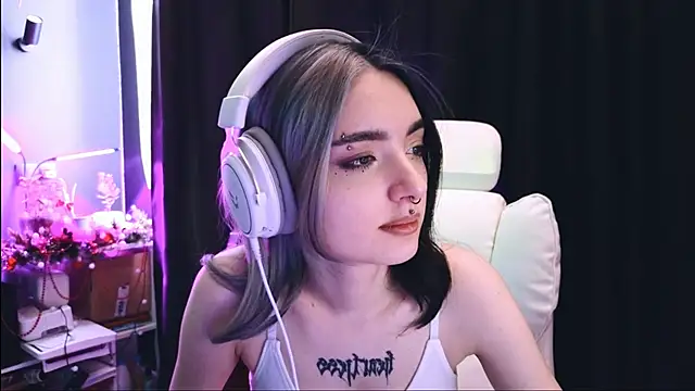 Snapshot of Avi_Nile chatting on January 2025 05:26:02 AM Avi Nile online show from January 2025 05:26:02 AM