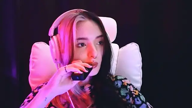 Snapshot of Avi_Nile chatting on February 2025 02:22:02 AM Avi Nile online show from February 2025 02:22:02 AM