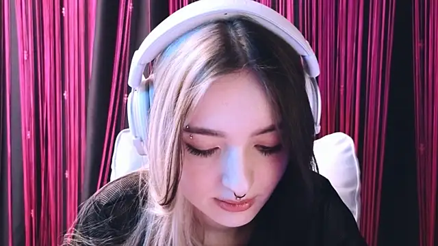 Snapshot of Avi_Nile chatting on February 2025 05:42:02 AM Avi Nile online show from February 2025 05:42:02 AM