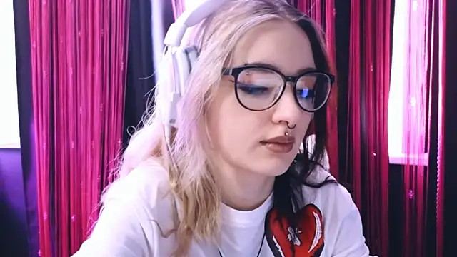 Snapshot of Avi_Nile chatting on February 2025 02:40:02 AM Avi Nile online show from February 2025 02:40:02 AM