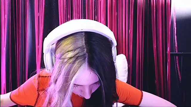 Snapshot of Avi_Nile chatting on March 2025 04:57:02 AM Avi Nile online show from March 2025 04:57:02 AM