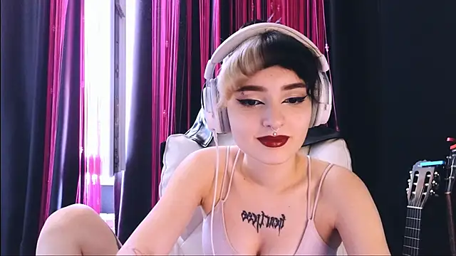 Snapshot of Avi_Nile chatting on September 2025 05:08:01 AM Avi Nile online show from September 2025 05:08:01 AM