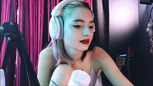 Snapshot of Avi_Nile chatting on September 2025 04:36:02 AM Avi Nile online show from September 2025 04:36:02 AM