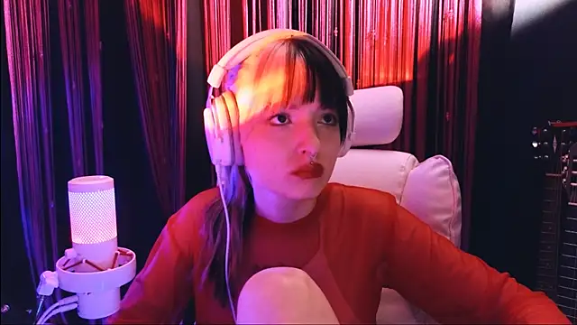 Snapshot of Avi_Nile chatting on December 2025 08:58:01 PM Avi Nile online show from December 2025 08:58:01 PM