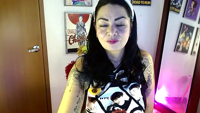 Snapshot of Ginna--mia chatting on January 2025 12:44:02 AM Ginna--mia online show from January 2025 12:44:02 AM