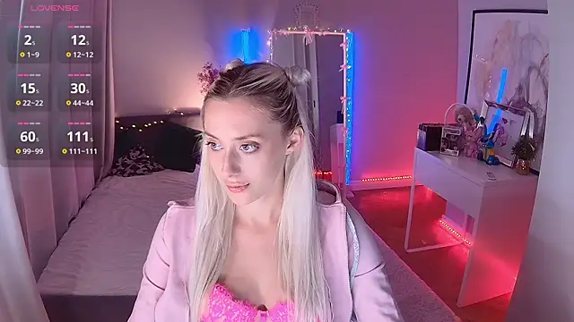 LoryWood online show from September 2025 03:01:02 PM