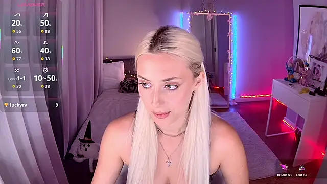 LoryWood online show from November 2025 03:22:01 PM