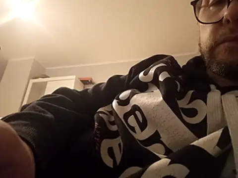 larsgessner30 online show from October 2025 10:30:02 PM