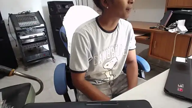 yohatinelly07 online show from November 2025 02:38:01 PM