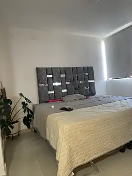 rossth1 online show from February 2026 07:23:01 PM