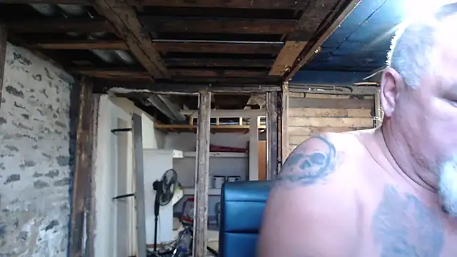 Snapshot of Newfiesausage1972 chatting on November 2025 01:43:03 PM Newfiesausage1972 online show from November 2025 01:43:03 PM