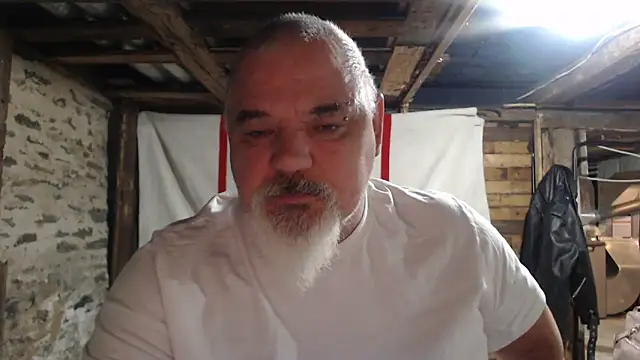 Snapshot of Newfiesausage1972 chatting on November 2025 11:18:02 AM Newfiesausage1972 online show from November 2025 11:18:02 AM