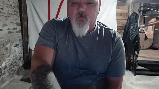 Snapshot of Newfiesausage1972 chatting on November 2025 12:26:01 PM Newfiesausage1972 online show from November 2025 12:26:01 PM